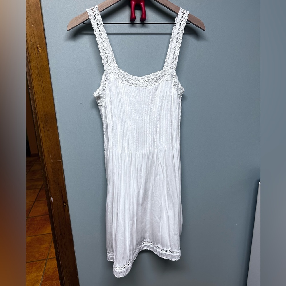 Aritzia Wilfred Leone Square neck mini Dress. White. Side Pockets. Size Medium.